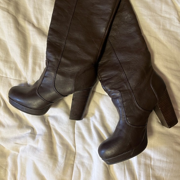 Thee cutest vintage knee high boots - Picture 1 of 2